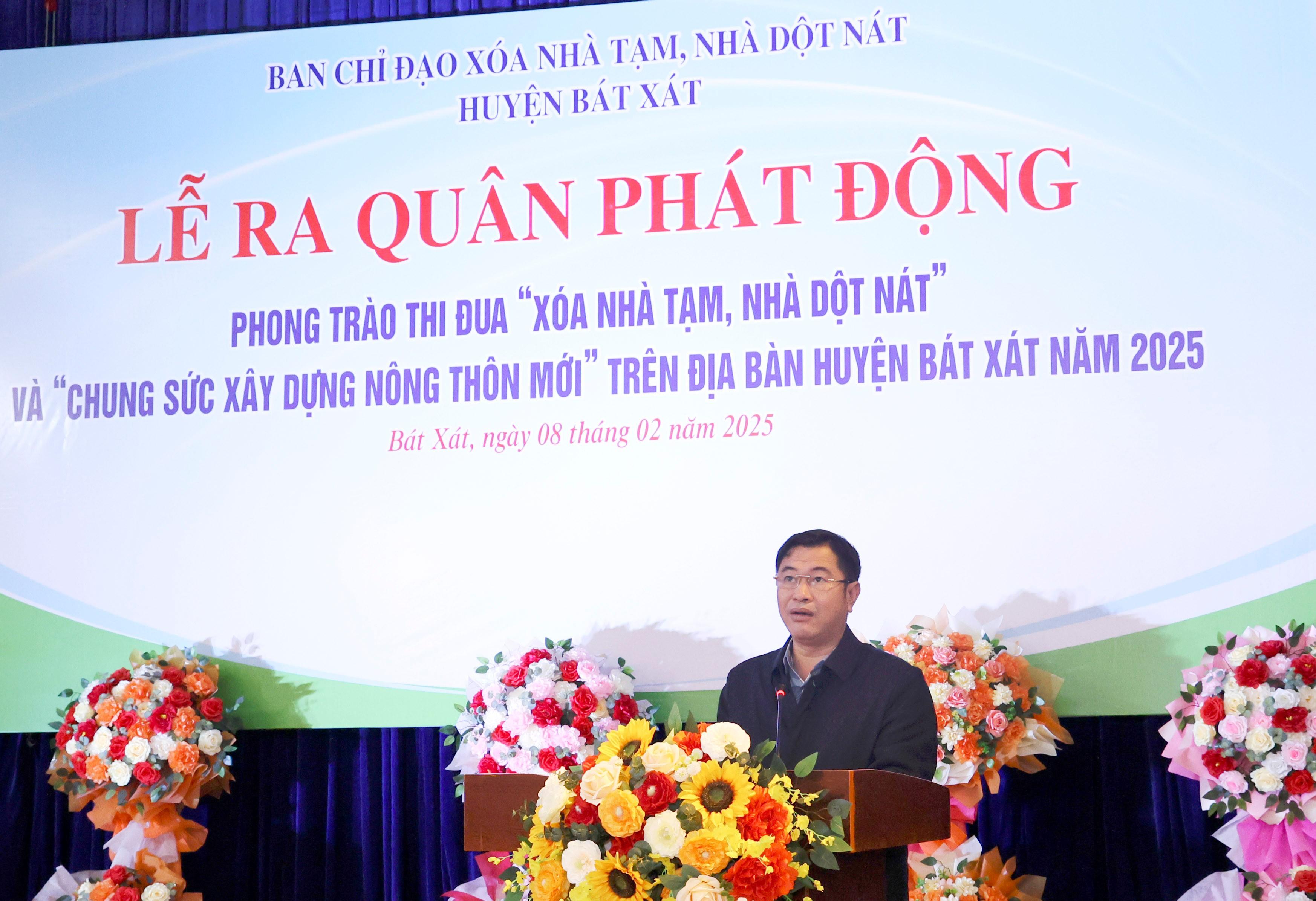 Bí thư Huyện ủy Bát Xát Nguyễn Trung Triều phát biểu tại lễ phát động. 060a0288.jpg