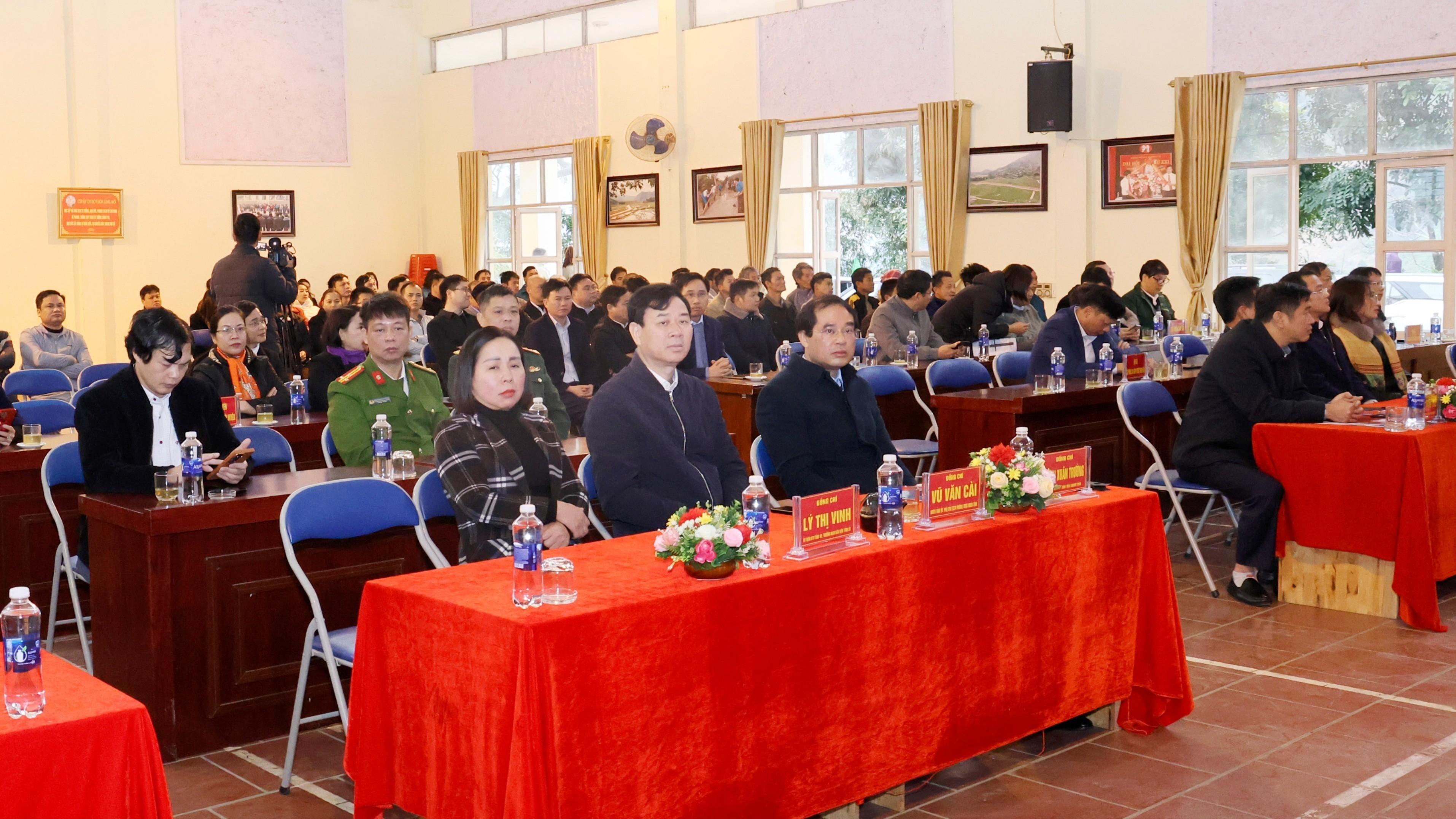 Các đại biểu dự buổi lễ. 060a0317.jpg