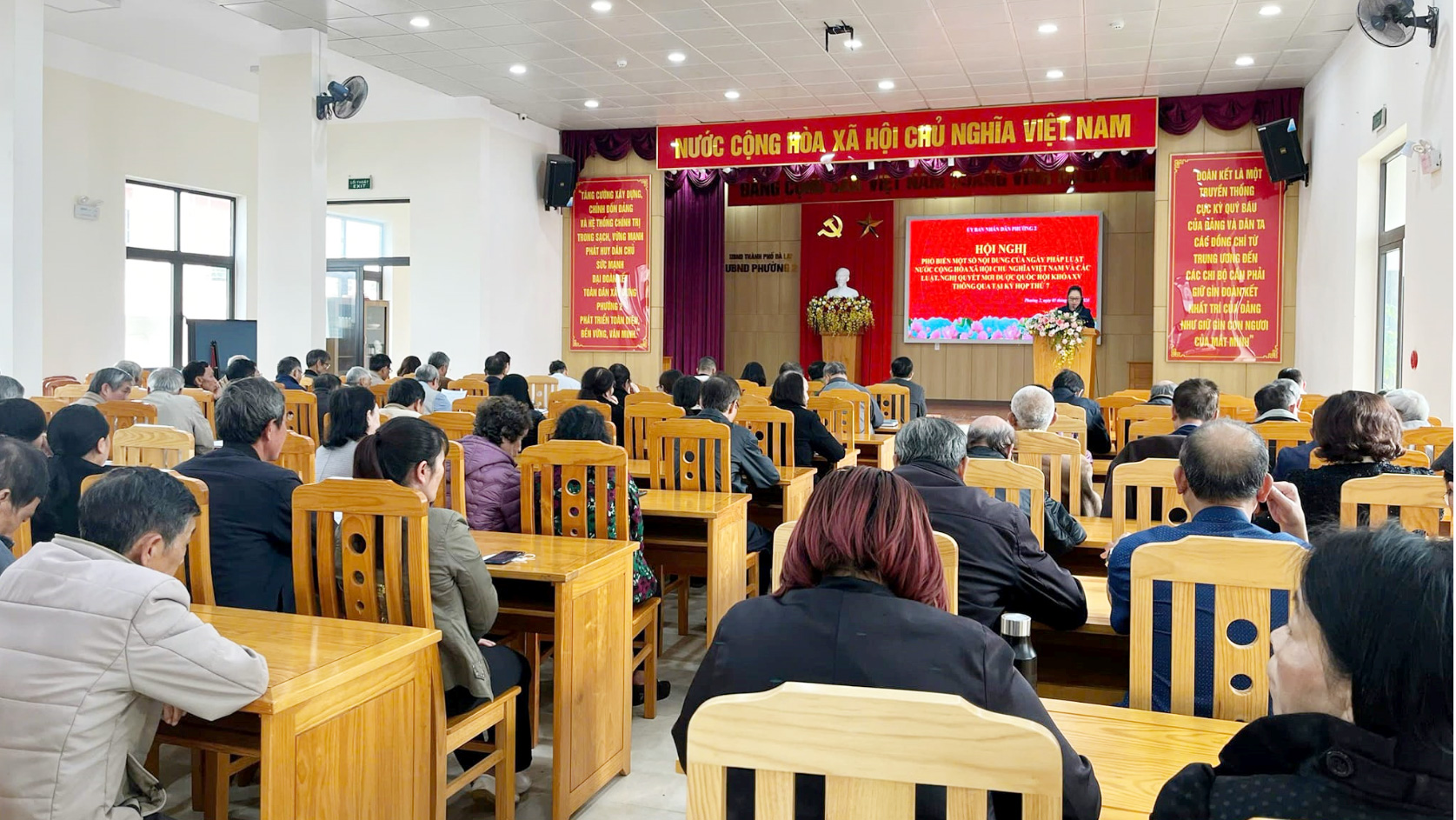 Công tác kiểm tra, giám sát và tuyên truyền pháp luật tại Phường 2 được tổ chức thường xuyên, nghiêm túc
