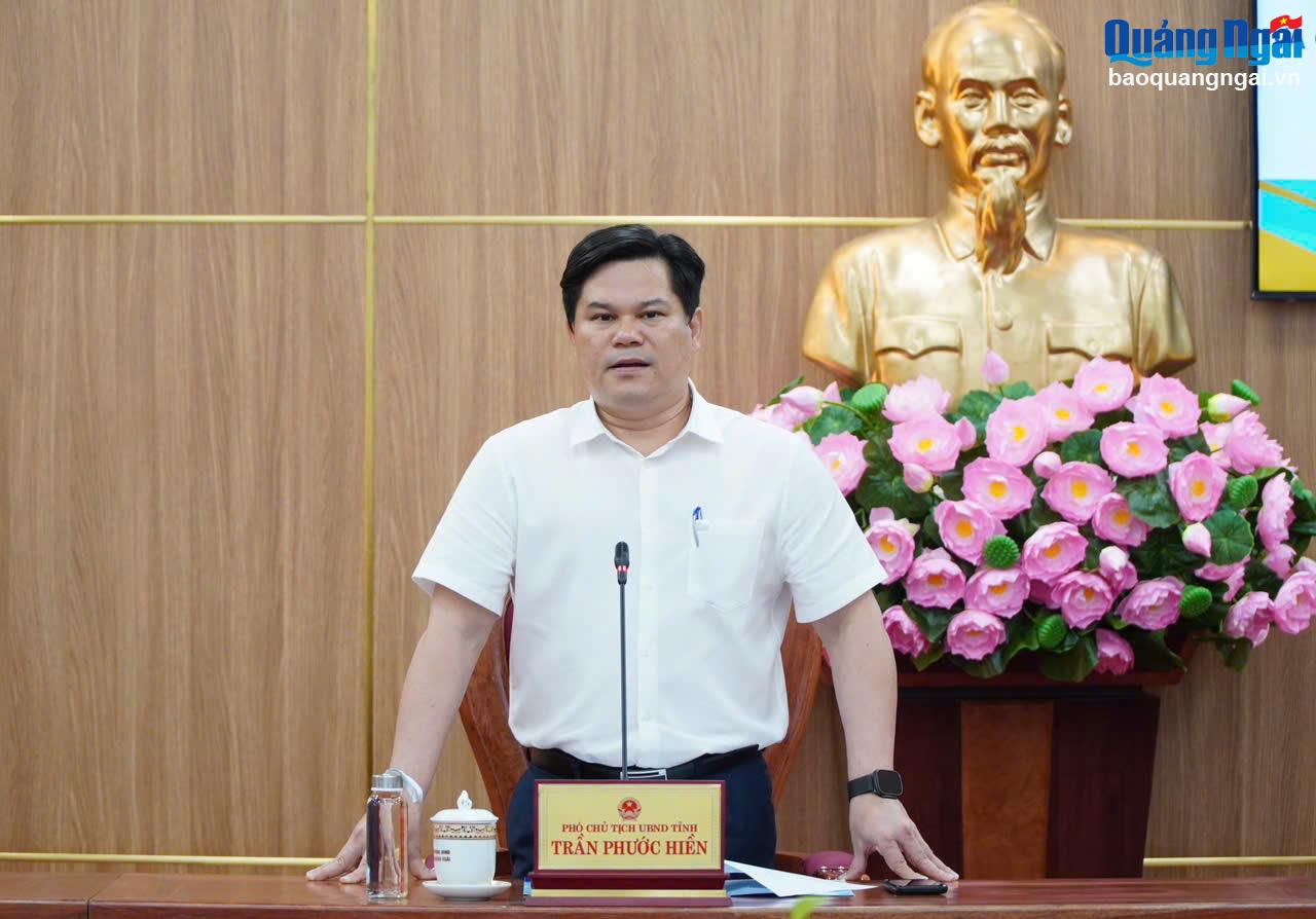 Phó Chủ tịch UBND tỉnh Trần Phước Hiền kết luận cuộch họp. 
