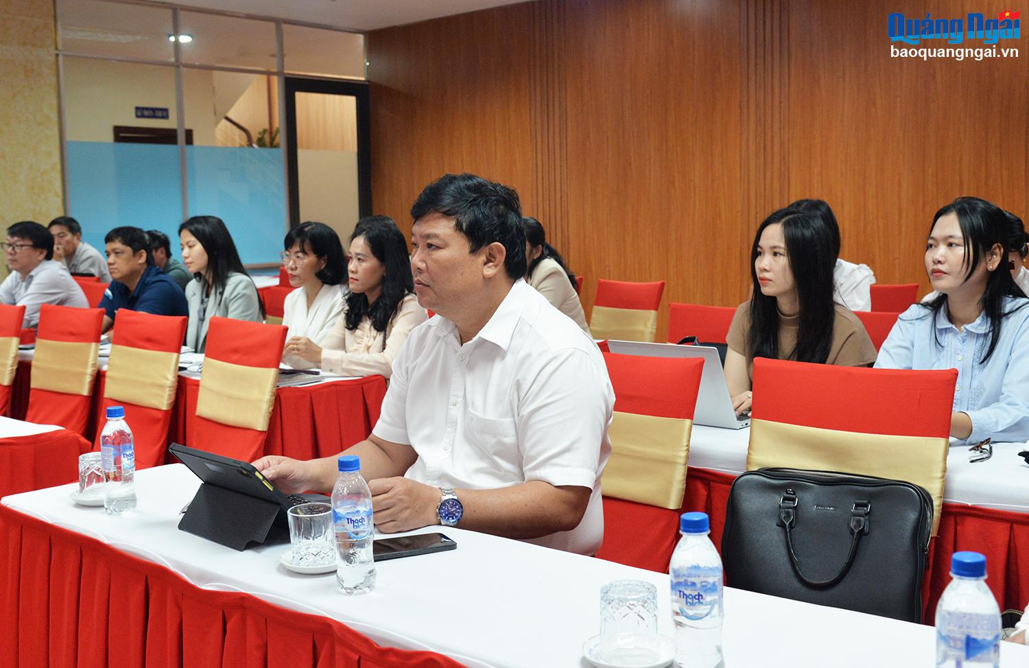 Các đại biểu và học viên dự lễ khai mạc lớp tập huấn.