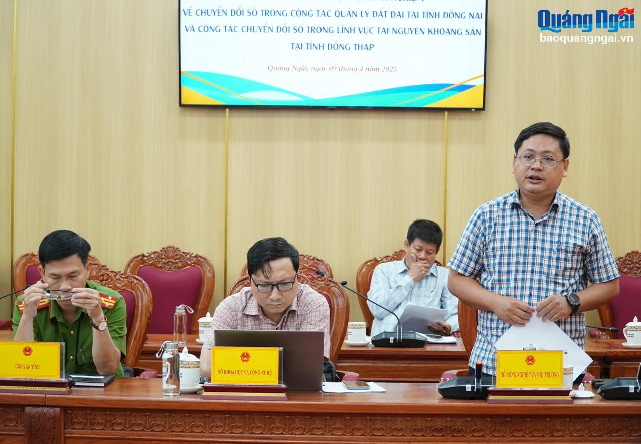 Phó Giám đốc Sở NN&MT Võ Minh Vương phát biểu ý kiến tại cuộc họp. 