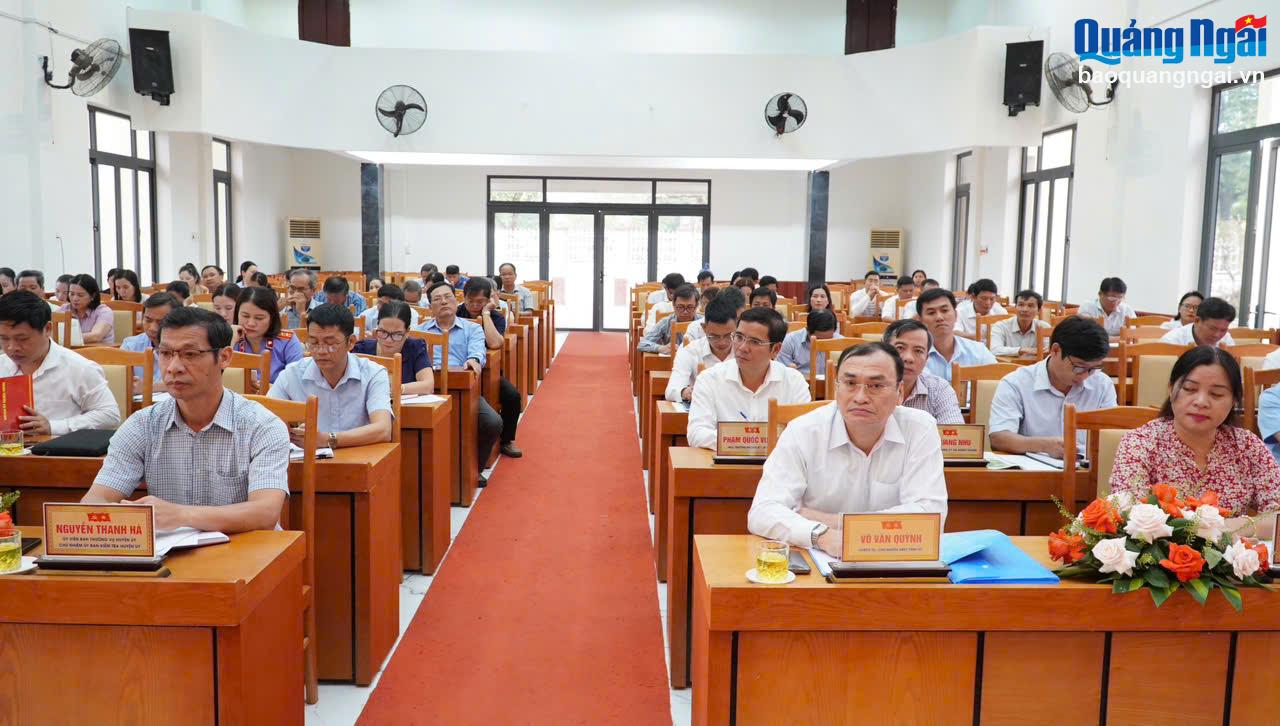 Các đại biểu dự hội nghị. 