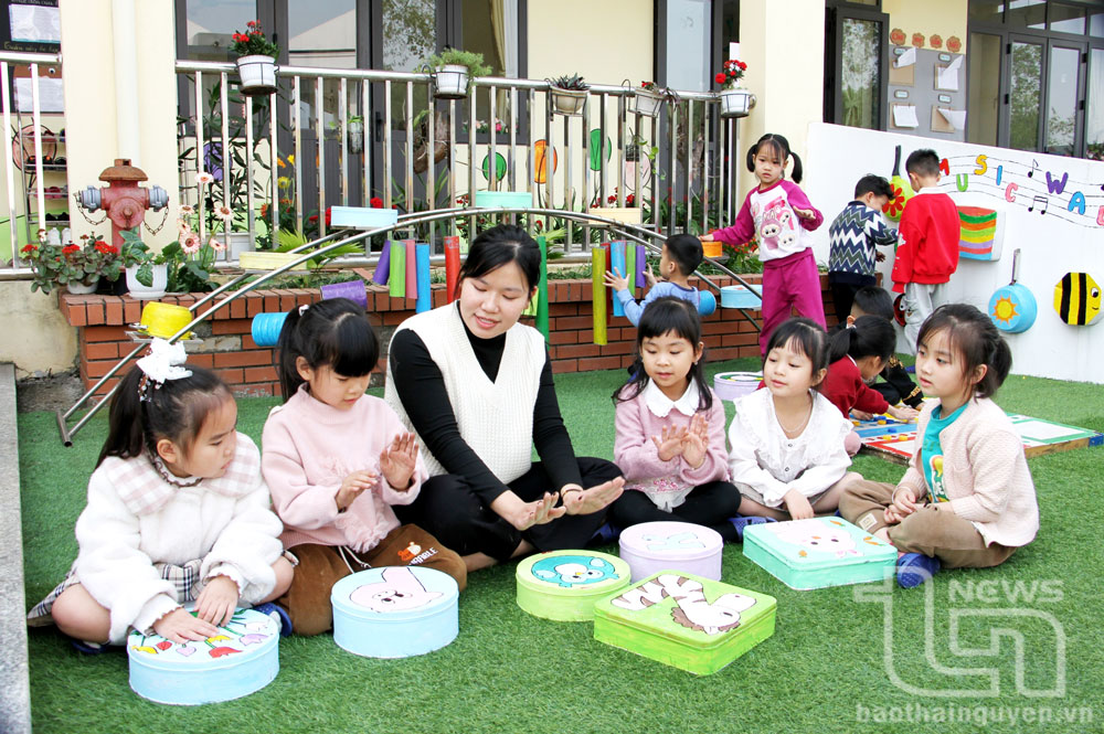 Chị Đặng Thị Lan, giáo viên Trường Mầm non Đồng Liên (TP. Thái Nguyên), là đảng viên trẻ, đoàn viên thanh niên gương mẫu, trách nhiệm trong công tác.