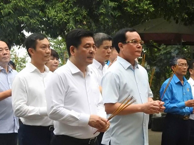 Chủ tịch Tổng Liên đoàn Lao động Việt Nam dâng hương tại Đền Hùng