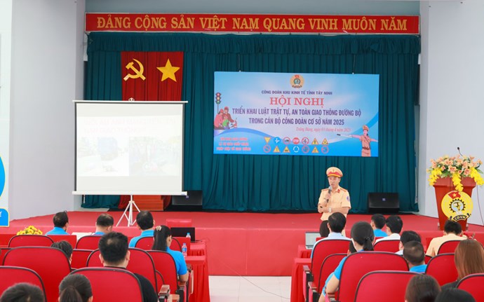 200 đoàn viên, người lao động ở Tây Ninh được tập huấn về an toàn giao thông