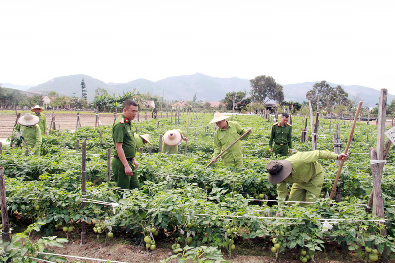 Bài 4: Những chuyển biến rõ rệt ở địa bàn ven biển, biên giới -1