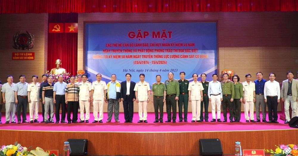 Các đại biểu dự buổi gặp mặt.