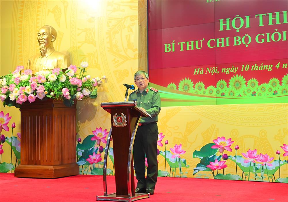 Phát biểu khai mạc Hội thi, Thiếu tướng Hoàng Anh Tuyên nhấn mạnh: Ngay sau khi Đảng ủy Công an Trung ương có Kế hoạch tổ chức Hội thi Bí thư Chi bộ giỏi năm 2023 trong Đảng bộ Công an Trung ương và trong Công an nhân dân, Đảng ủy Văn phòng Bộ Công an đã xây dựng Kế hoạch thực hiện và tích cực chỉ đạo triển khai công tác chuẩn bị Hội thi trong Đảng bộ Văn phòng.
