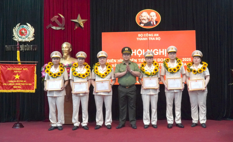 Thanh tra Bộ Công an tuyên dương các điển hình tiên tiến -0