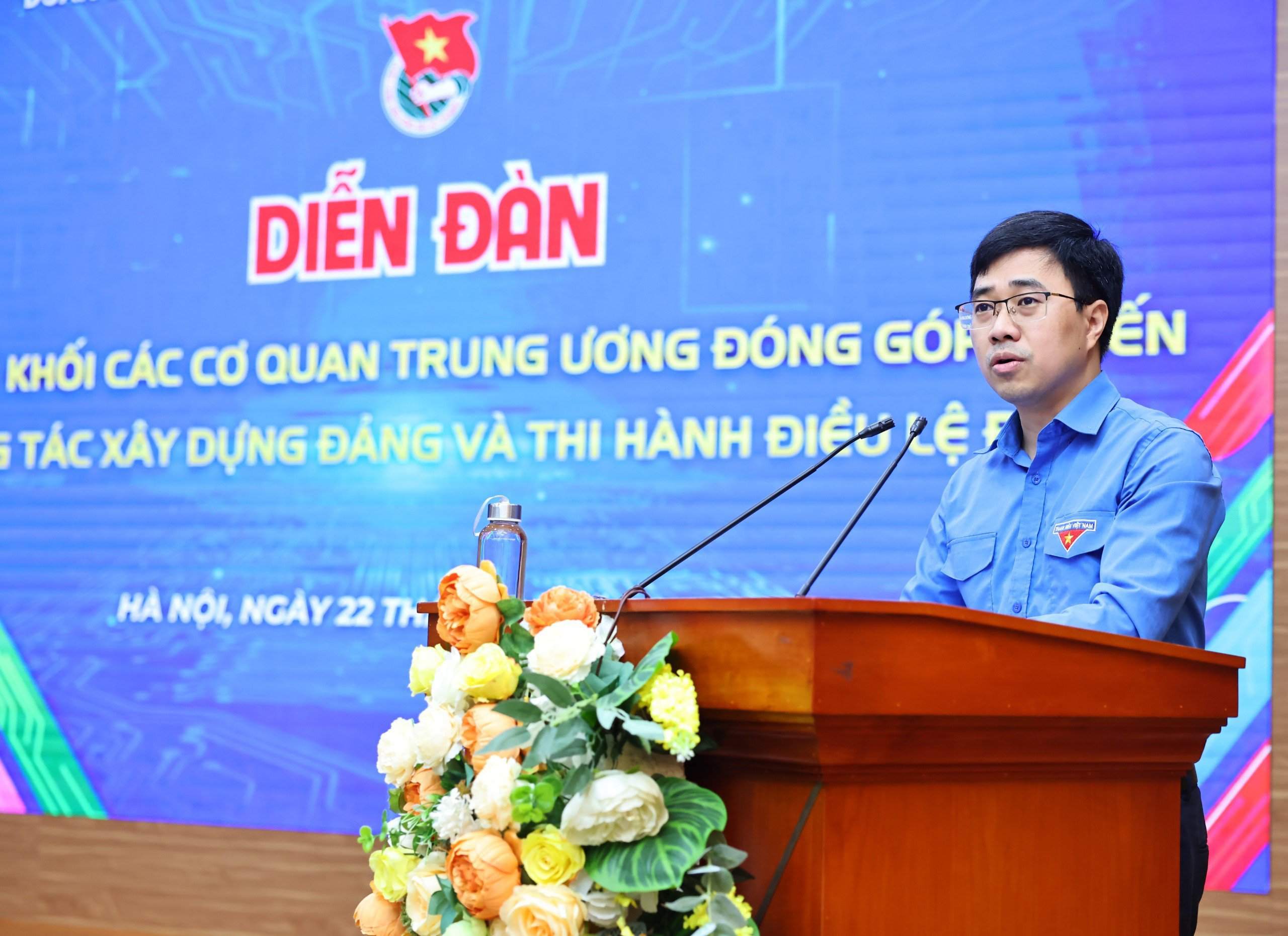 Đồng chí Bùi Hoàng Tùng - Ủy viên Ban Chấp hành Đảng Bộ Khối, Ủy viên Ban Thường vụ Trung ương Đoàn, Bí thư Đoàn Khối các cơ quan Trung ương phát biểu khai mạc diễn đàn