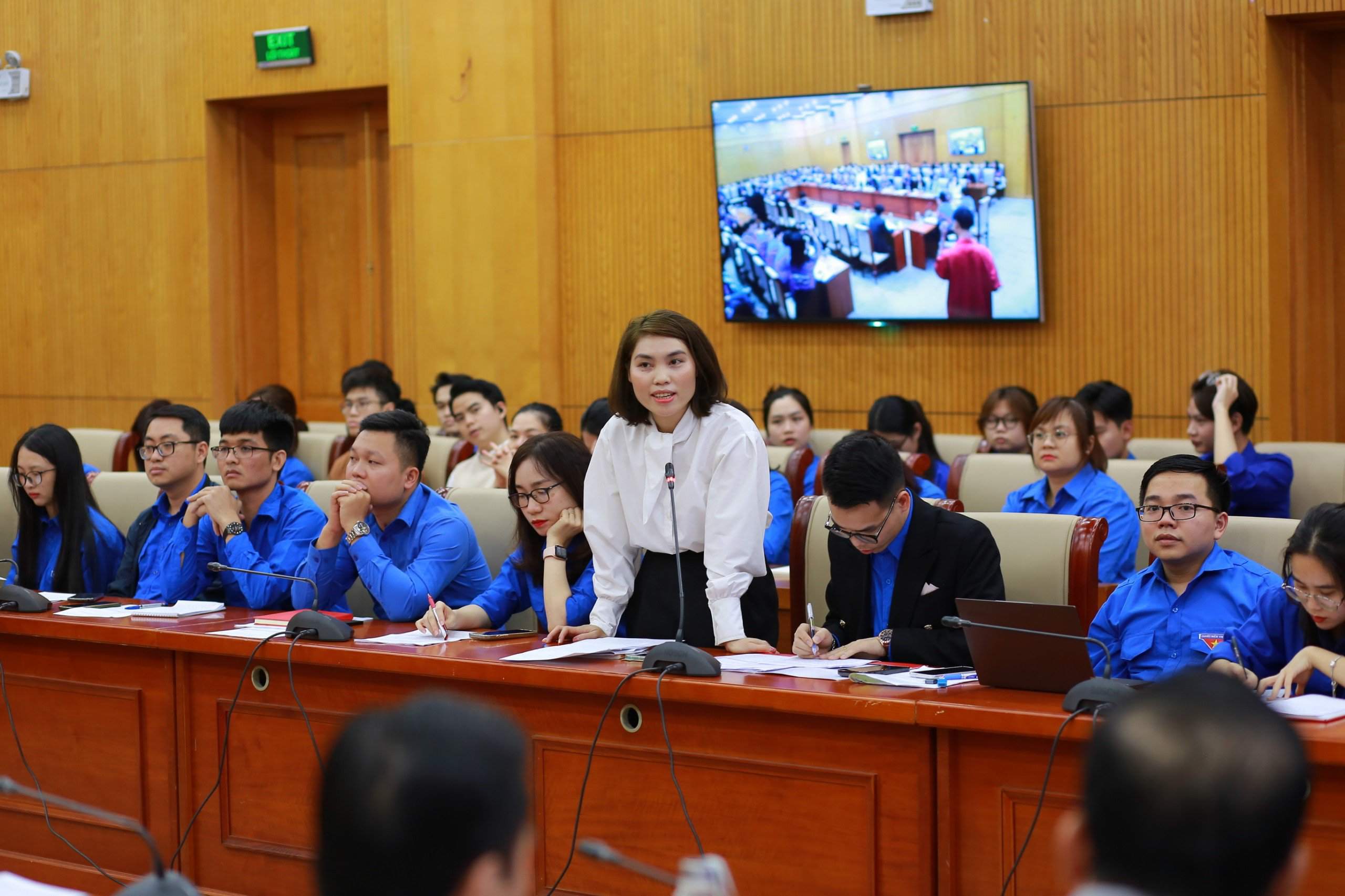 Các đại biểu tham gia tham luận tại Diễn đàn