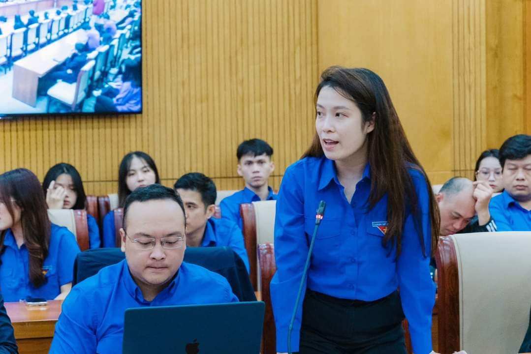 Các đại biểu tham gia tham luận tại Diễn đàn