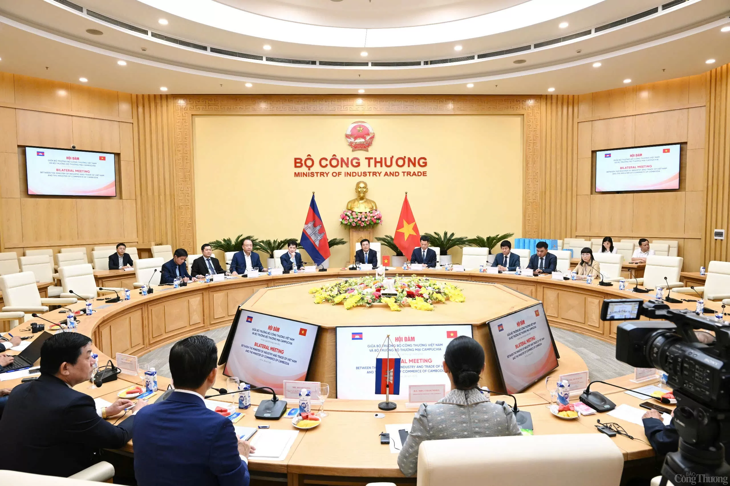 Ảnh: Việt Nam - Campuchia ký thỏa thuận hợp tác về thương mại