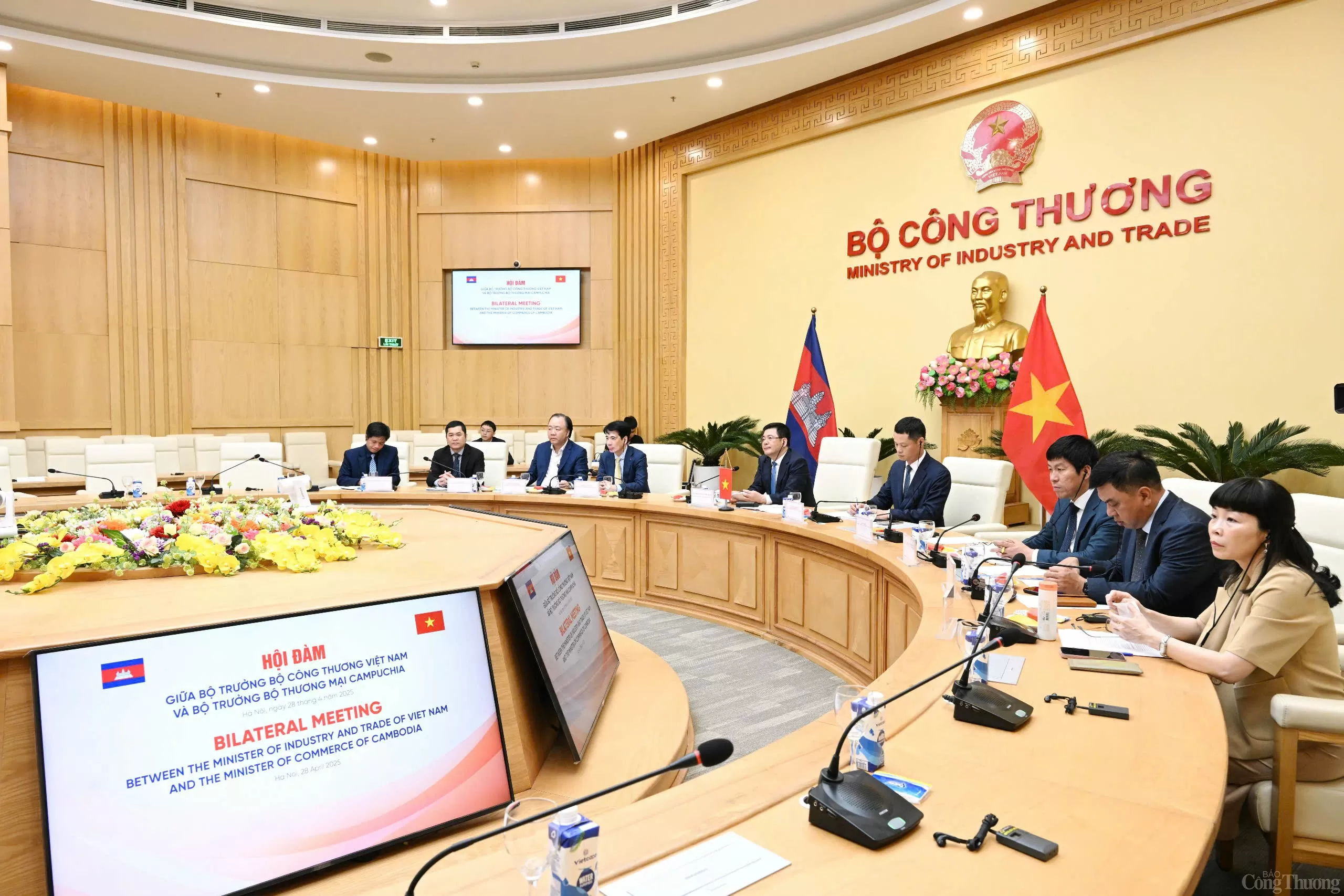 Ảnh: Việt Nam - Campuchia ký thỏa thuận hợp tác về thương mại