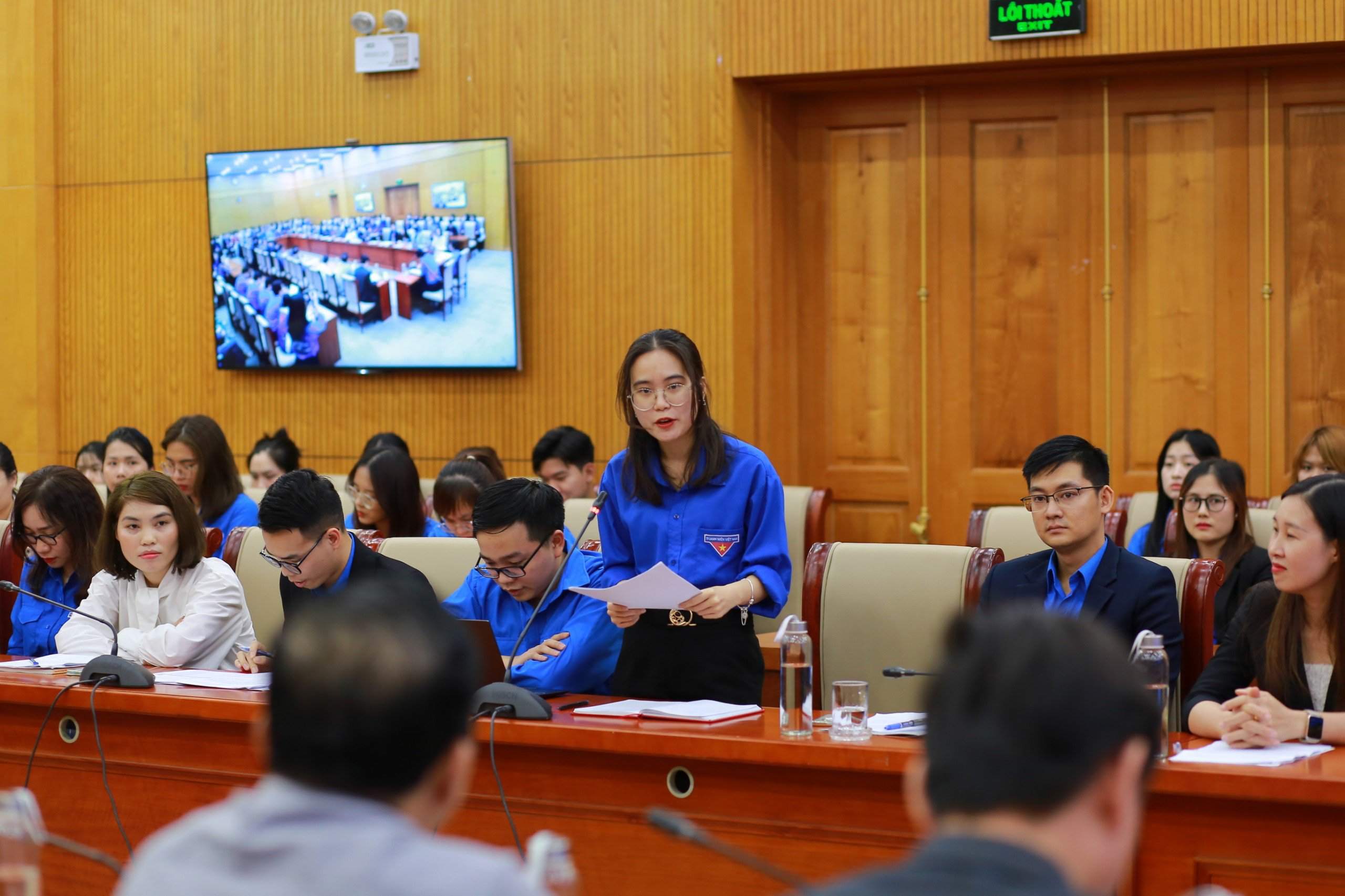 Các đại biểu tham gia tham luận tại Diễn đàn