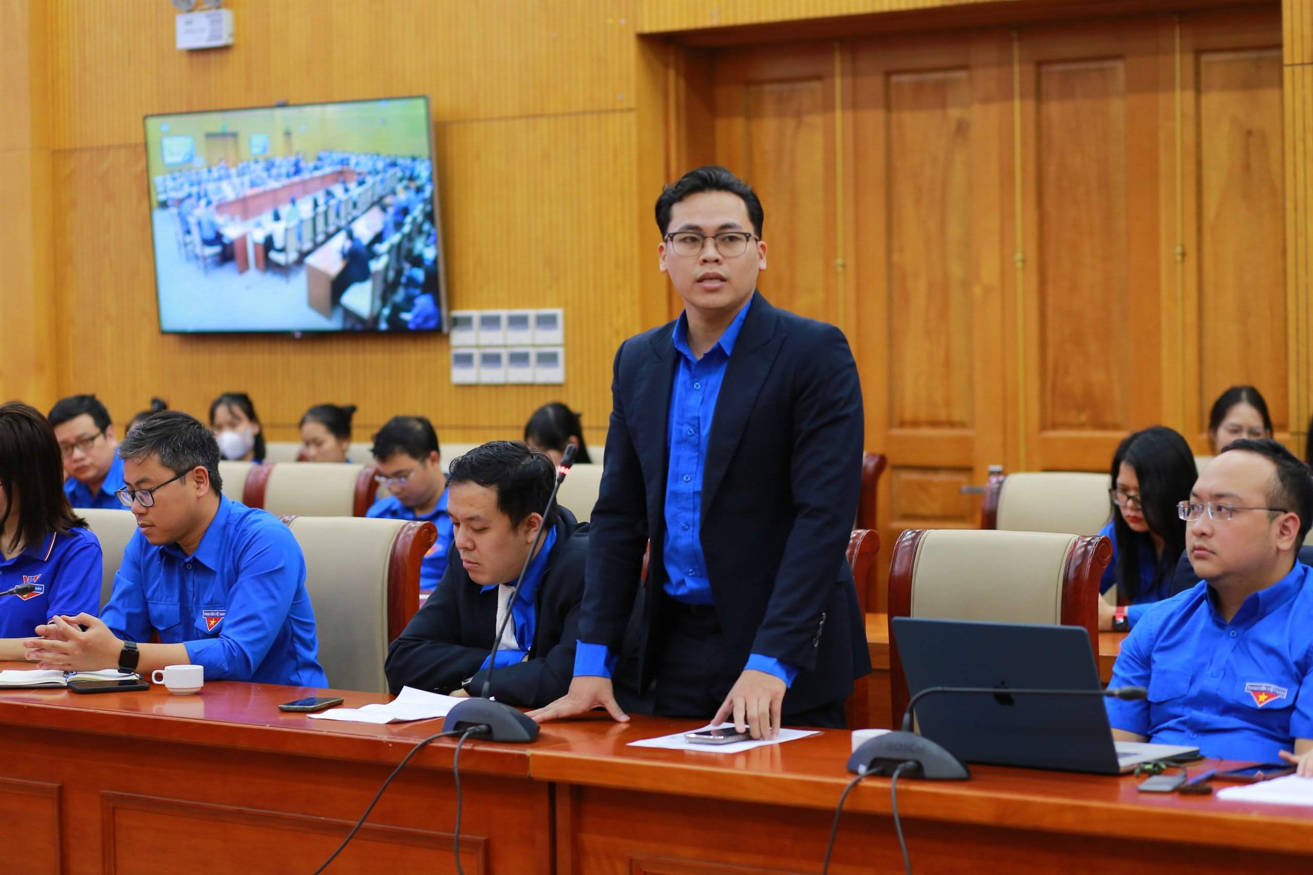 Các đại biểu tham gia tham luận tại Diễn đàn