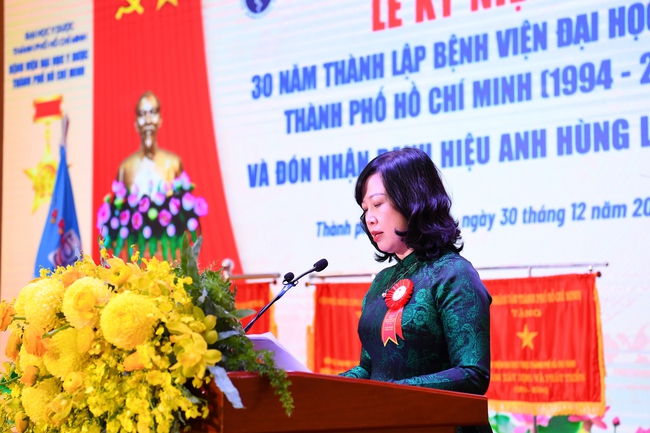 Bệnh viện Đại học Y Dược TPHCM đón nhận danh hiệu Anh hùng Lao động- Ảnh 2.