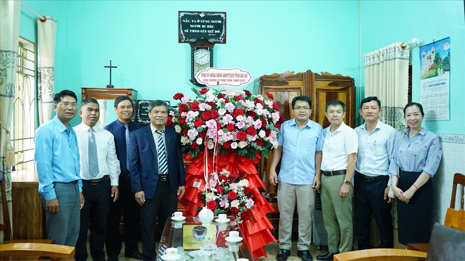 Đoàn công tác thăm và chúc mừng lễ Phục sinh tại Ban Đại diện Tin lành tỉnh Gia Lai (Hội thánh Tin lành Việt Nam - Miền Nam) Đoàn công tác thăm và chúc mừng lễ Phục sinh tại Ban Đại diện Tin lành tỉnh Gia Lai (Hội thánh Tin lành Việt Nam - Miền Nam)