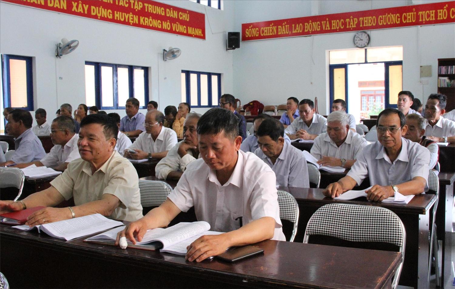 Người có uy tín huyện Krông Nô, tỉnh Đắk Nông được trang bị kiến thức về quốc phòng an ninh năm 2024 Người có uy tín huyện Krông Nô, tỉnh Đắk Nông được trang bị kiến thức về quốc phòng an ninh năm 2024