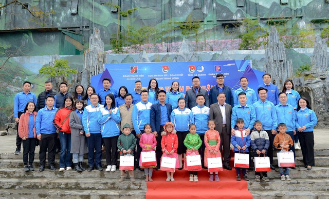 Chuỗi hoạt động tình nguyện ý nghĩa của thanh niên VPCP tại Hà Giang- Ảnh 3.