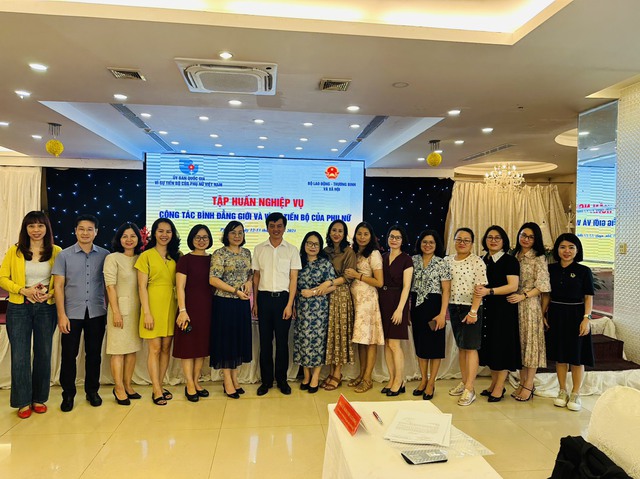 Phụ nữ cần xóa bỏ rào cản, vượt lên chính mình, phát huy năng lực bản thân - Ảnh 3.